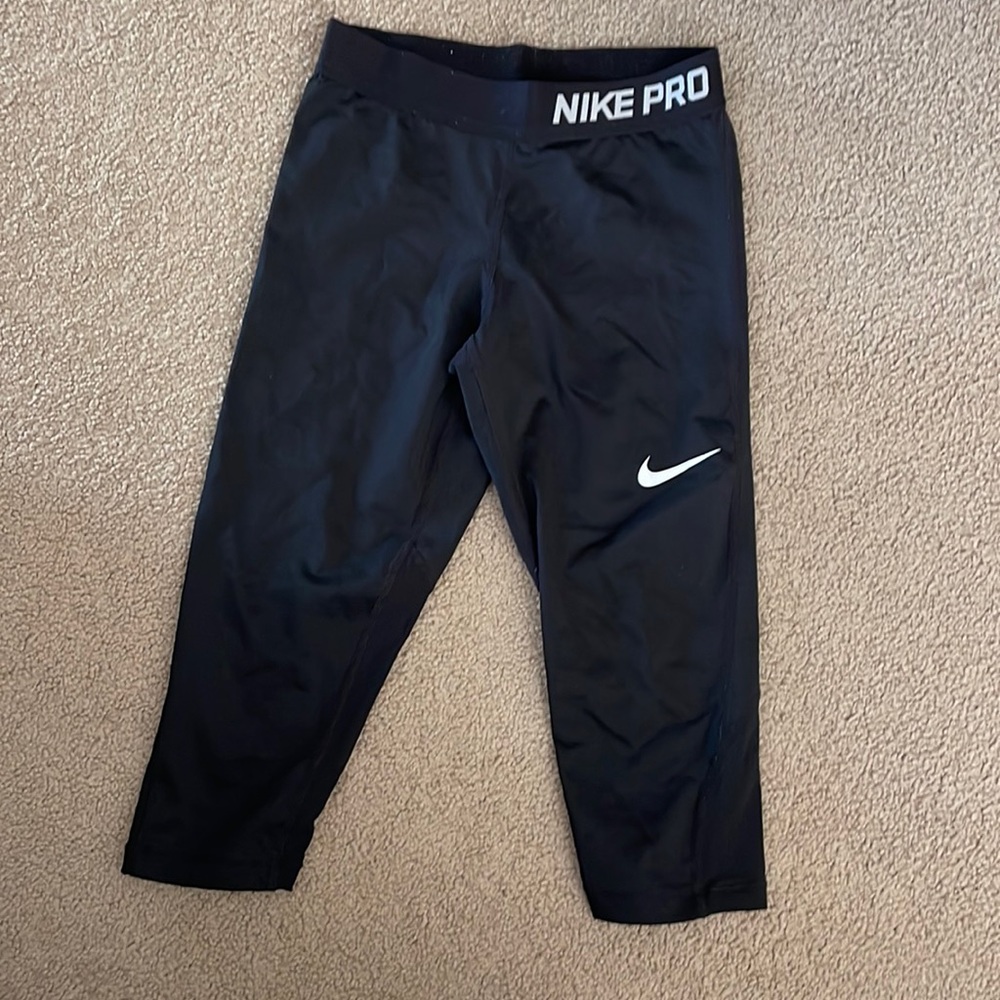 Girls Nike Pro black cropped leggings size Medium